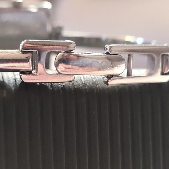 Gucci Swiss Made 1900L Dainty Silver Stainless Steel Square Bangle Watch & Box - Picture 9 of 12